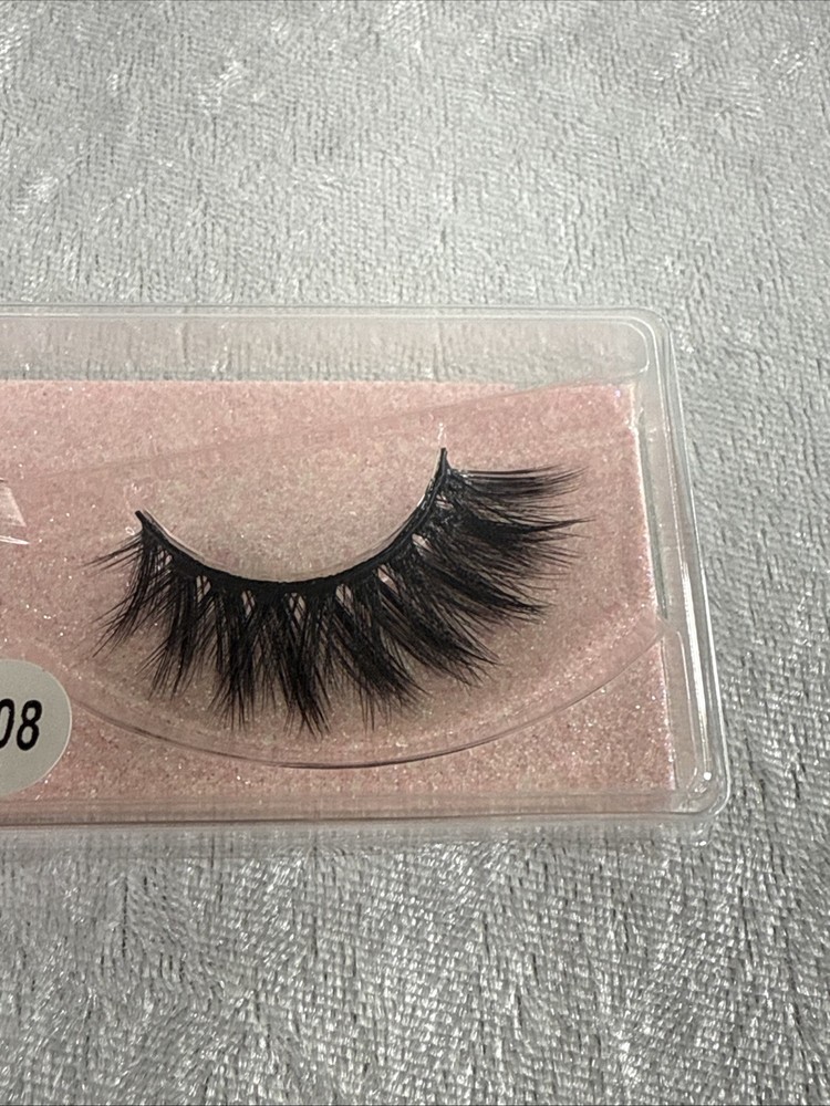 false eyelashes #M08