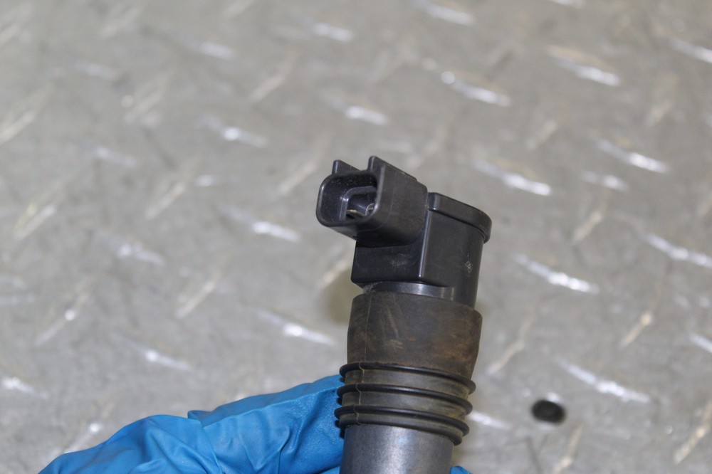 2001 SUZUKI GSXR1000 IGNITION COIL SPARK PLUG CAP