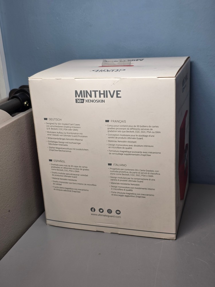 Minthive XenoSkin 30+ Graded Card Case Deck Box -Red -New