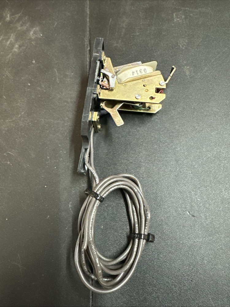 SQUARE D UNDERVOLTAGE TRIP (USED) LA11127