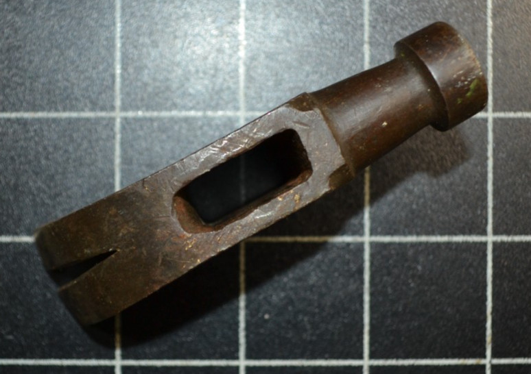 C. HAMMOND - 8oz - CURVED CLAW HAMMER HEAD - GOOD CONDITION