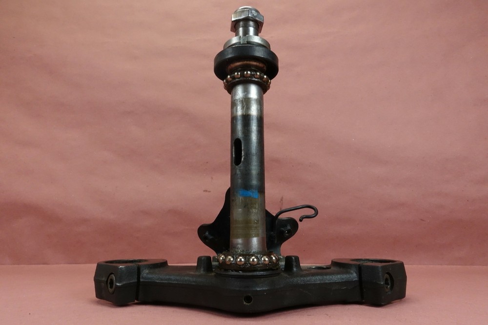 2005 2006 2007 2008 2009 SUZUKI BOULEVARD C50 LOWER TRIPLE TREE STEERING STEM