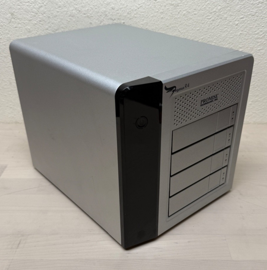 Promise Pegasus R4 4-Bay Thunderbolt RAID (4×2TB = 8TB) Storage Array