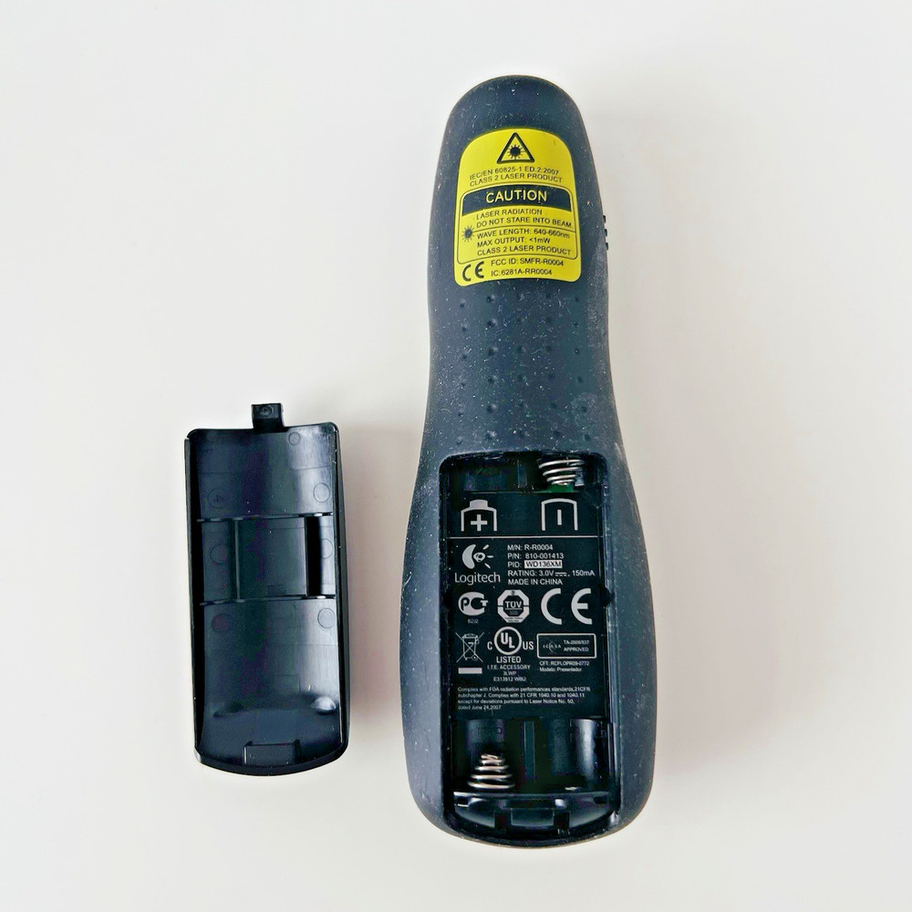 Logitech R400 USB Wireless Presentation Pointer Laser w/ Case TESTED WORKS!