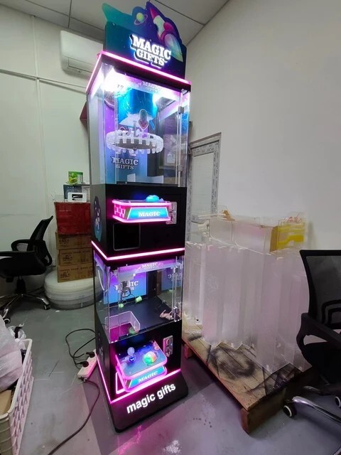 Mini Rotating Spinning 20 Clip Prize Skill Redemption Claw Machine Arcade Combo