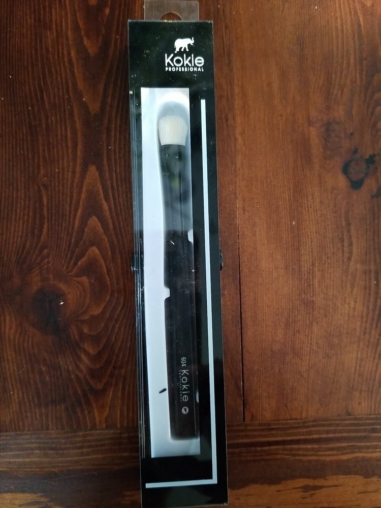 Kokie Professional Medium Shadow Brush BR604 w/Hardback Case