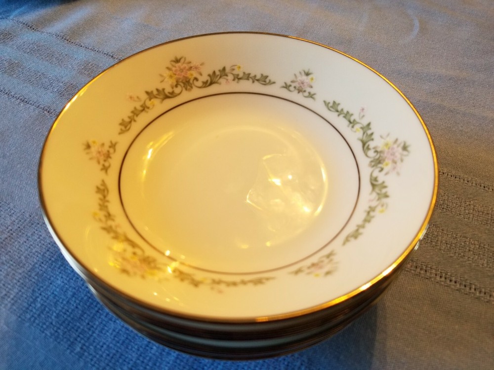 NORITAKE EARLY SPRING , Dinnerware Set , Pattern 2362 , 50 pieces Fine China