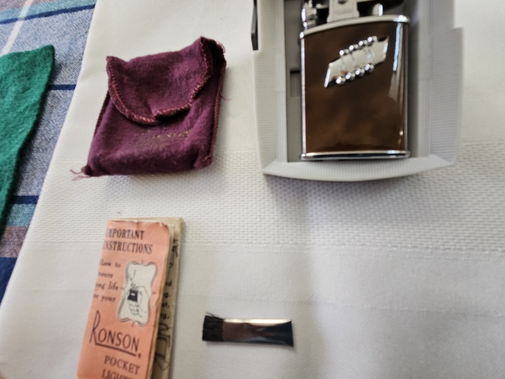 Vintage Ronson Gem Lighter
