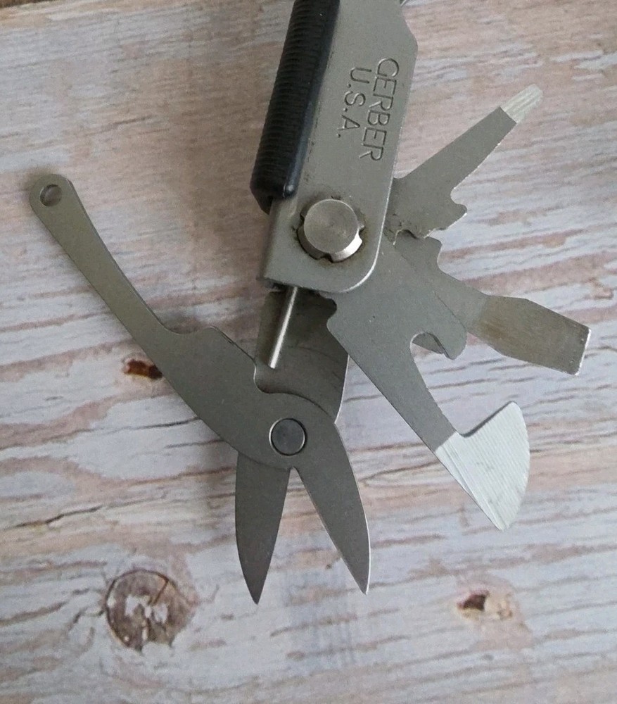 Gerber Multi Tool Needlenose MP400 with Scissors & Drop Point Blade