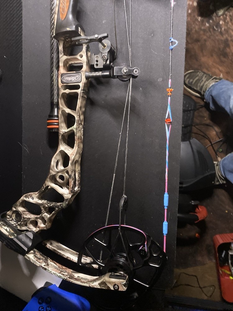 Mathews Triax Compound Bow String and Cable Set Blue Pink White threadz