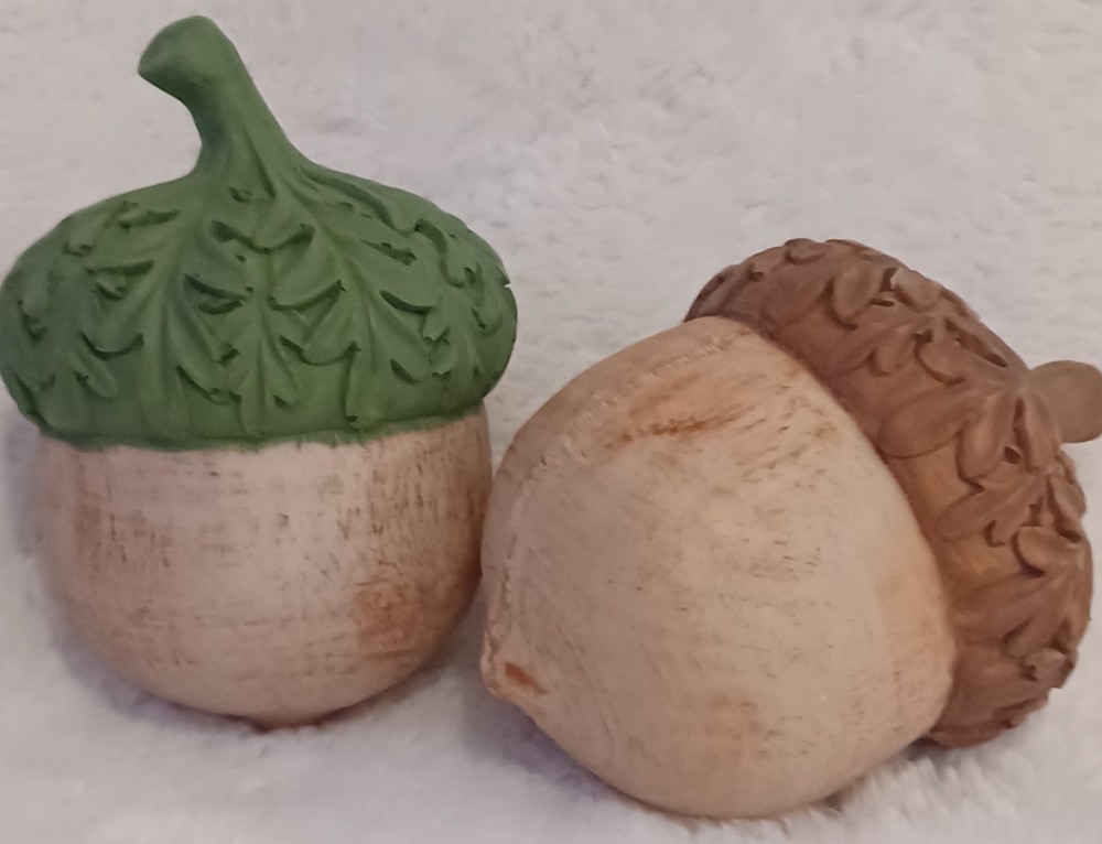 Harvest Acorn Fall table decor.