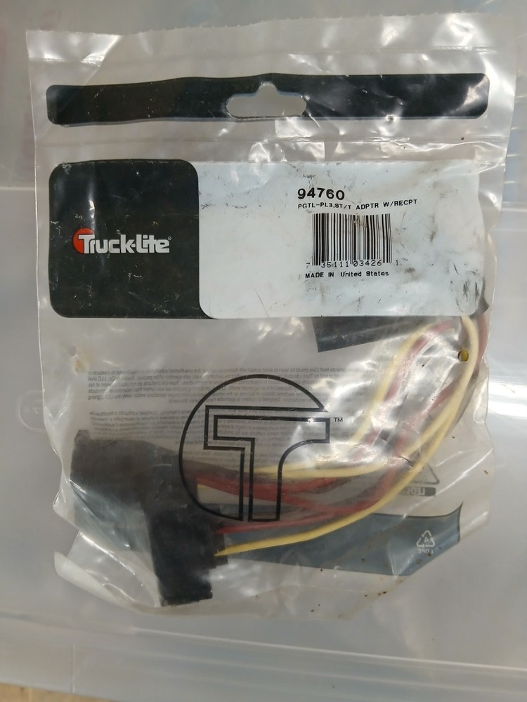Truck-Lite  Stop / Turn / Tail Plug  94760