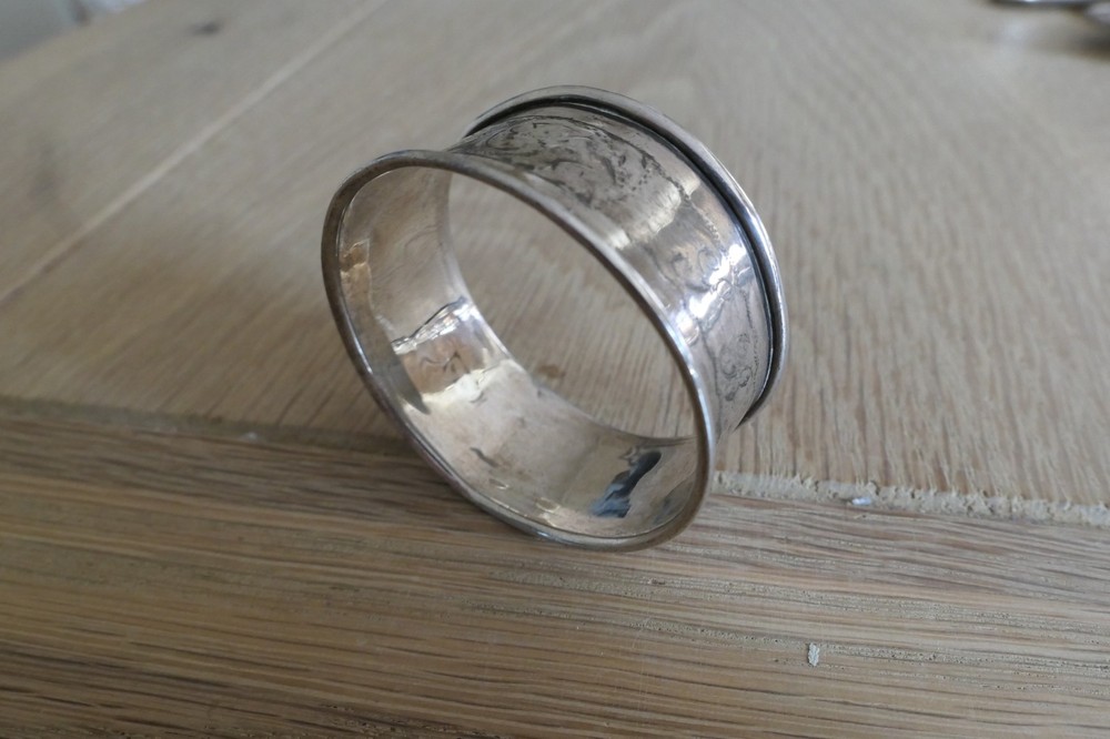 Swirls Silver Napkin ring