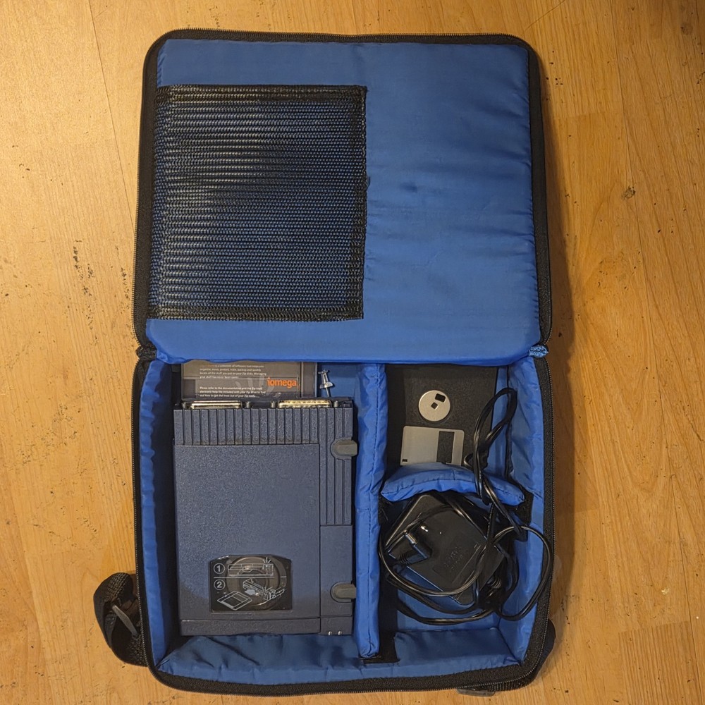 Iomega Zip 100 Plus External Drive Model Z100PLUS, Turns On  READ DESCRIPTION