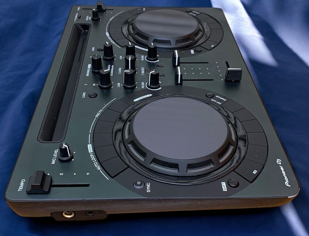 Pioneer DDJ-WEGO4-K Black DJ Controller Tested/working