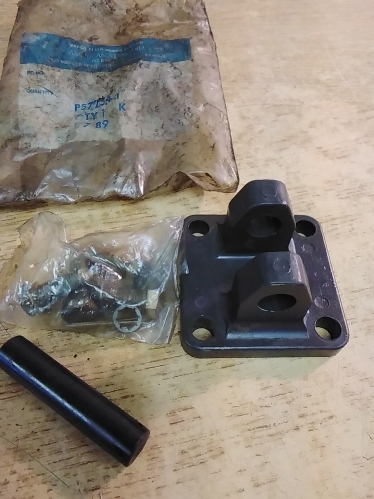 Wabco Fliud P57224-1 Bracket W/ Mounting Hardware