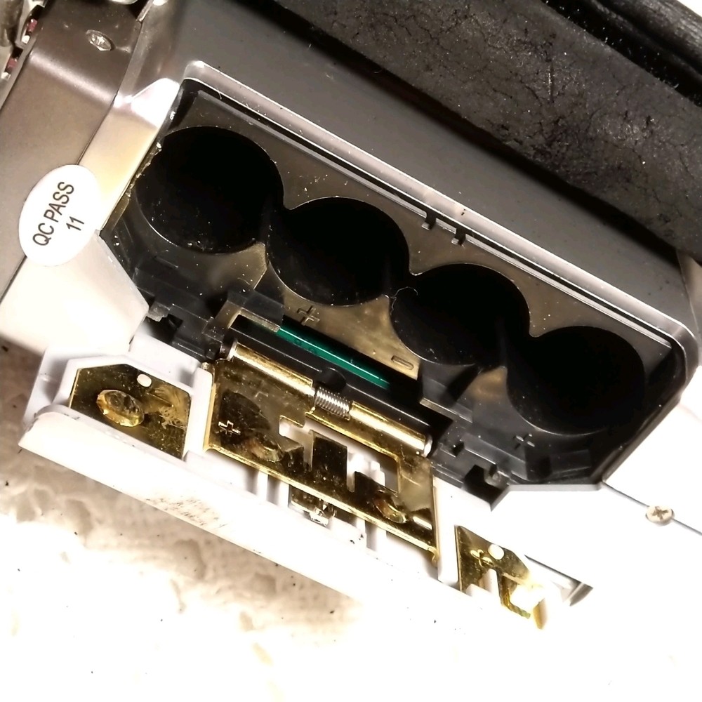 DIGITAL VIDEO 6.6 MEGA PIXEL CAMERA & CASE WIRES BOOKLET CD UNTESTED CLEAN