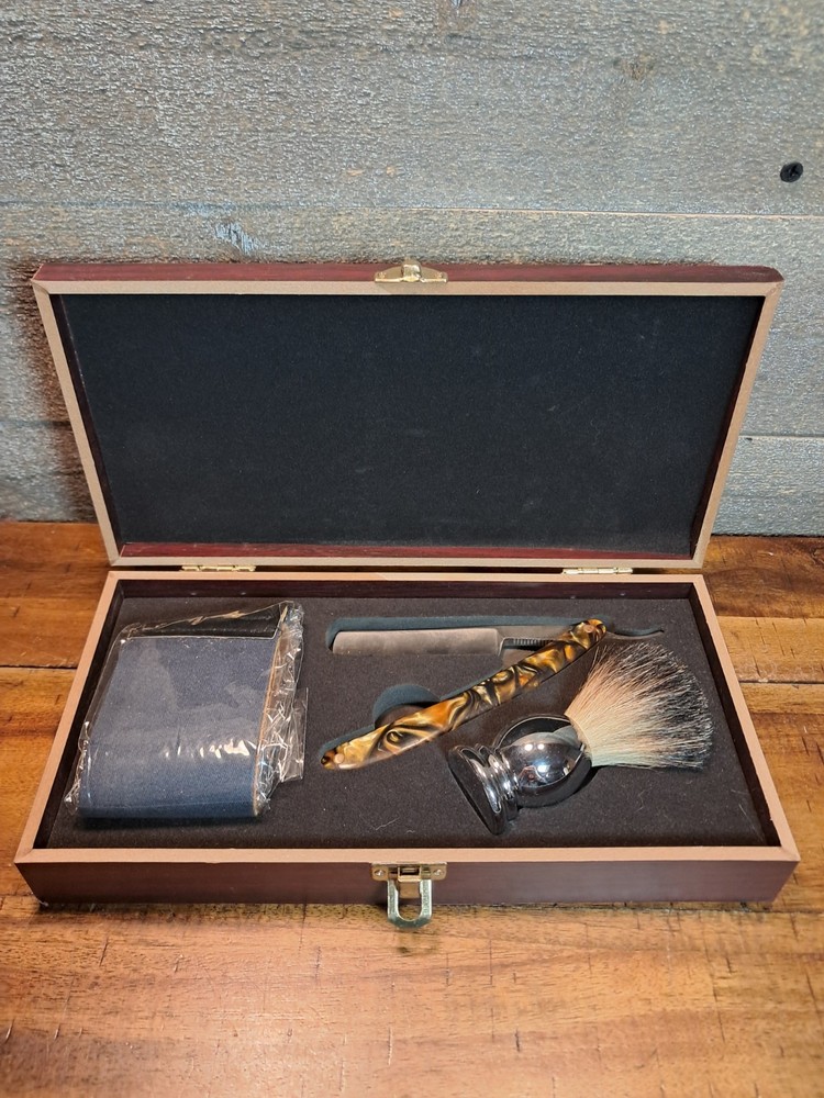 Benevolence Straight Razor Kit with Strap