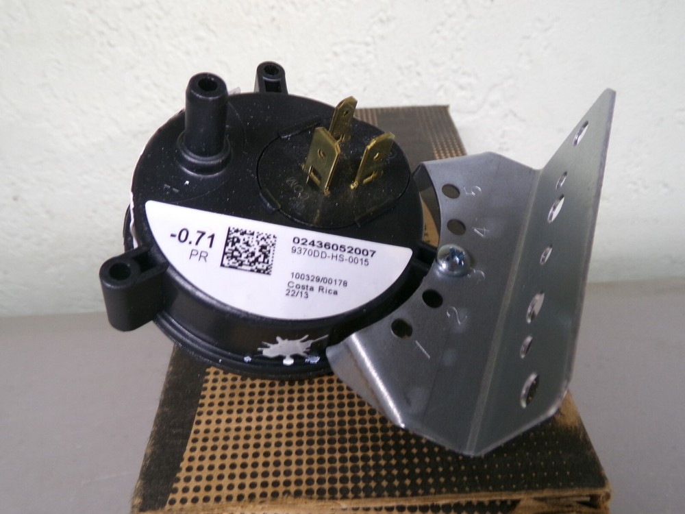 SOURCE 1 S1-02436052007 AIR PRESSURE SWITCH