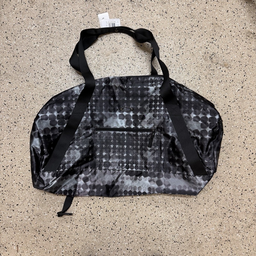 Dead stock  Oakley duffle bag new with tags