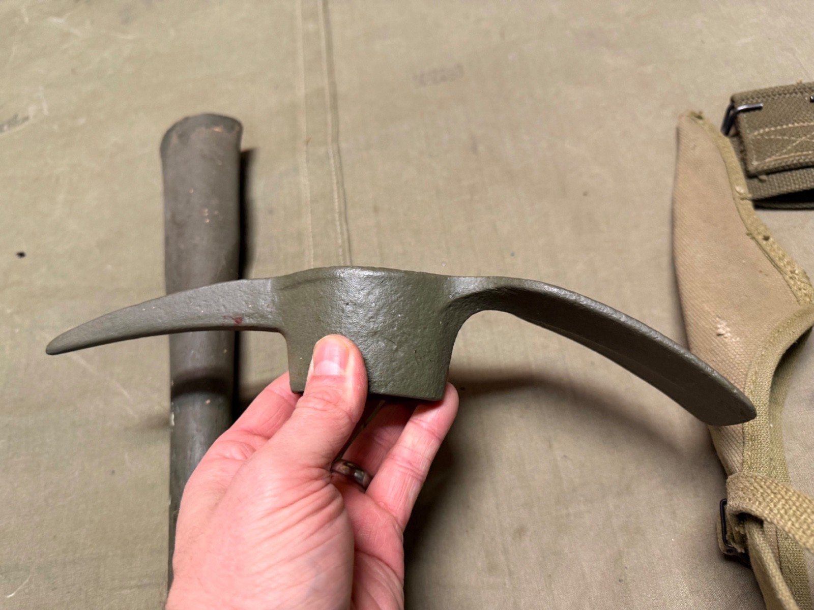 ORIGINAL WWII US ARMY M1942 PICK AXE MATTOCK & CARRIER- "US" stamped