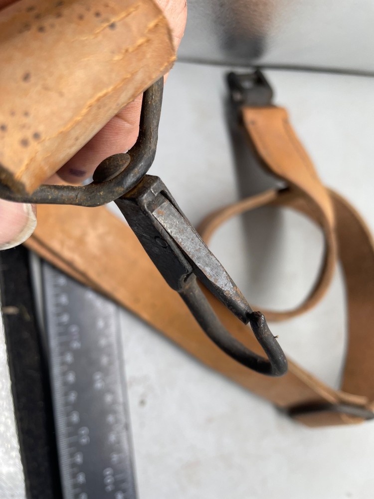 Original MG34 Style Leather Shoulder Sling with End Clips - Undated