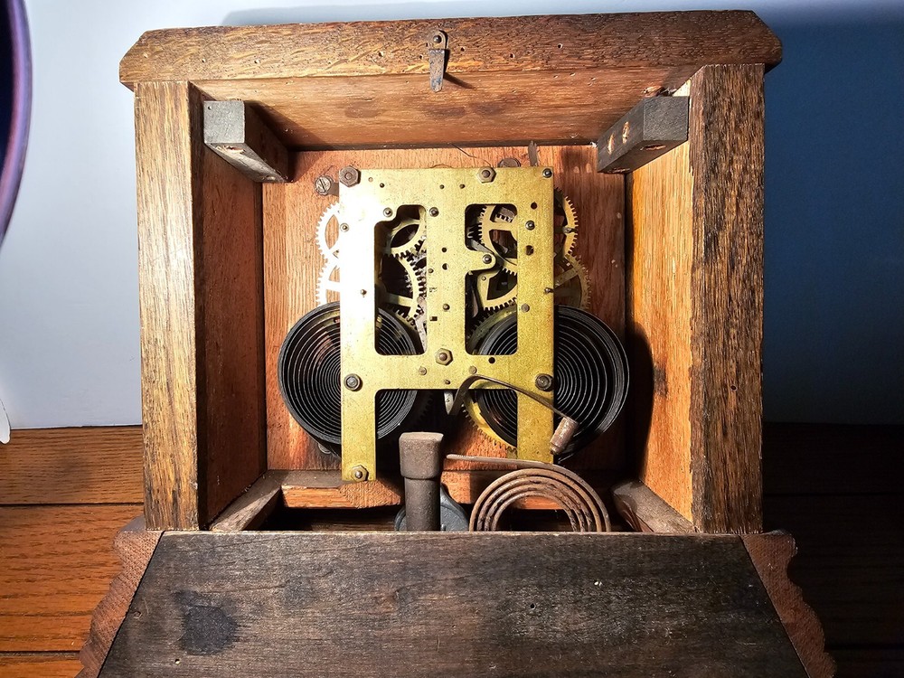 VINTAGE INGRAHAM WOOD MANTEL CLOCK ( SEE DESCRIPTION)