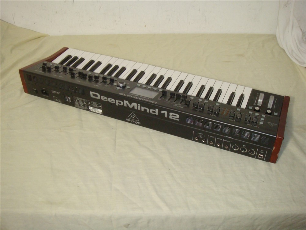 BEHRINGER DEEPMIND12 TRUE ANALOG 12-VOICE 49 KEY POLYPHONIC SYNTH -4 FX ENGINES