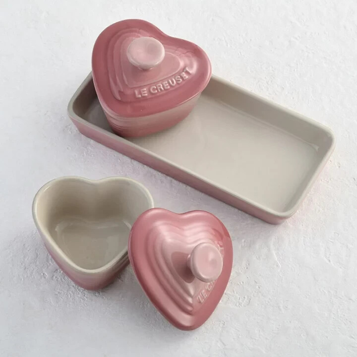 Le Creuset Miniature Ramekin D'Amour SET Tray Heart Rose Quartz stoneware NIB