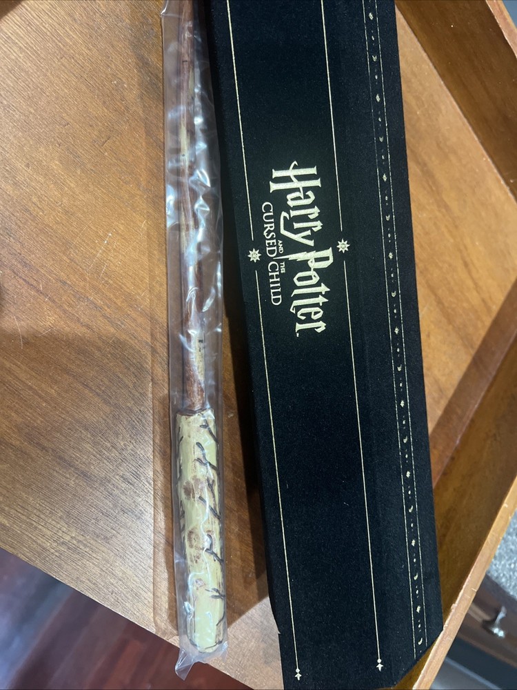 Harry Potter Wand W/ Cup & Official Pin
