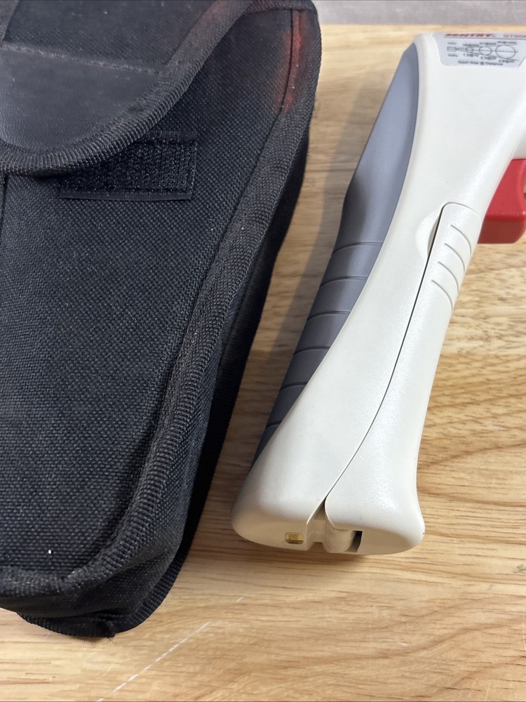 SENTRY ST-656 Non-Contact Infrared Temperature Measuring Instruments Untested