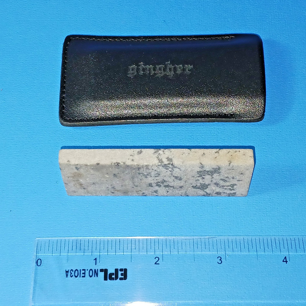 Gingher G-S Knife Edge Sharpening Stone With Leather Case