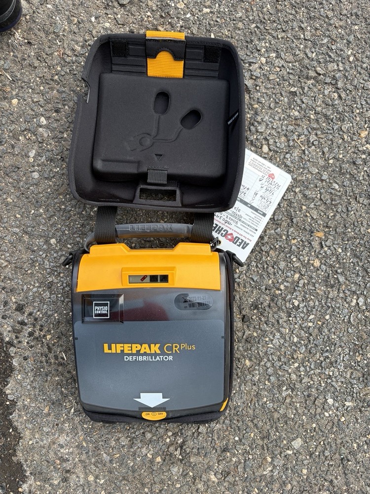 Medtronic LIFEPAK CR Plus Automatic AED Defibrillator w/ Case