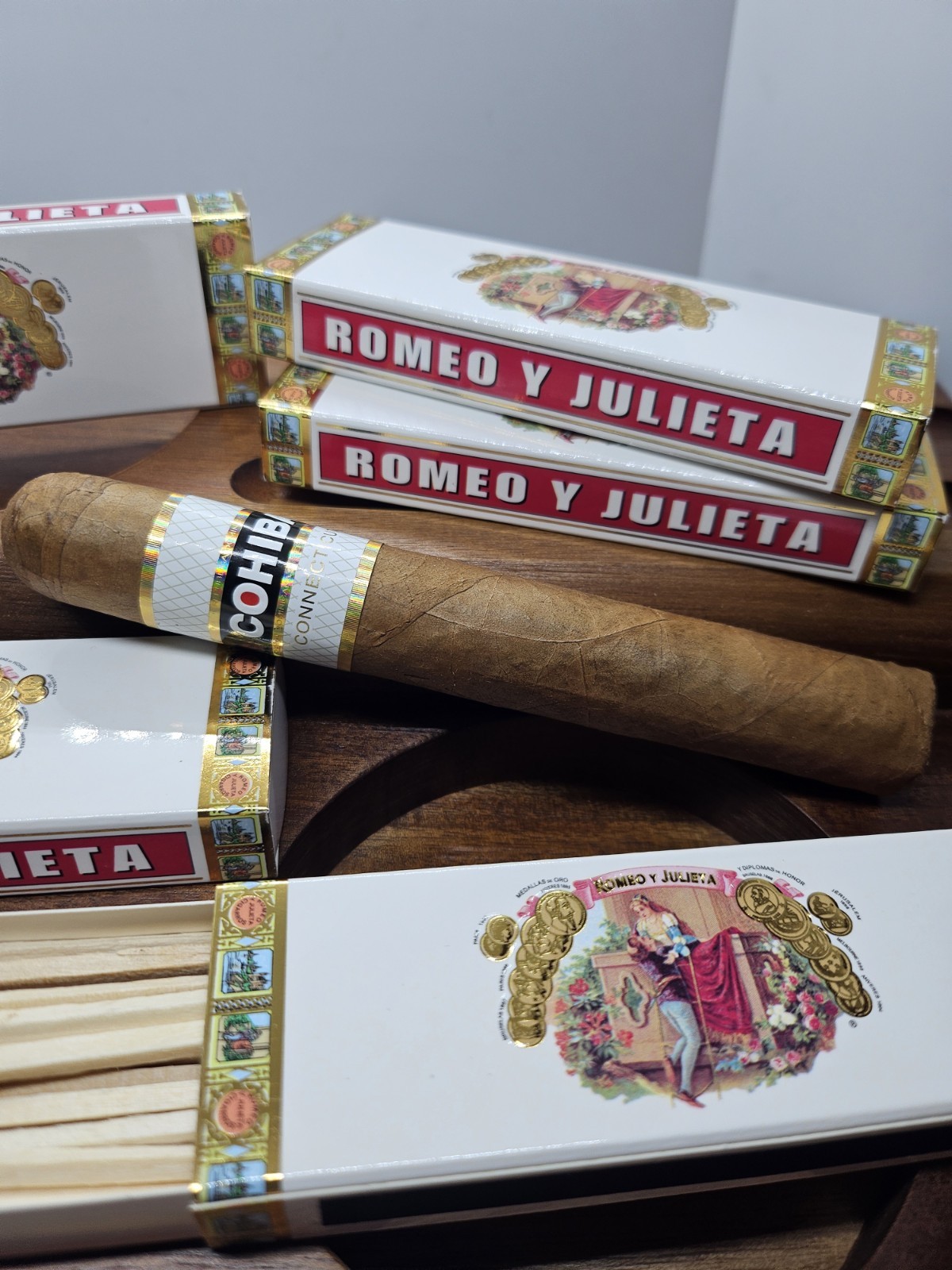 ROMEO Y JULIETA 4 inch COLLECTIBLE HOME BAR Display 1 box of 20 CIGAR MATCHES