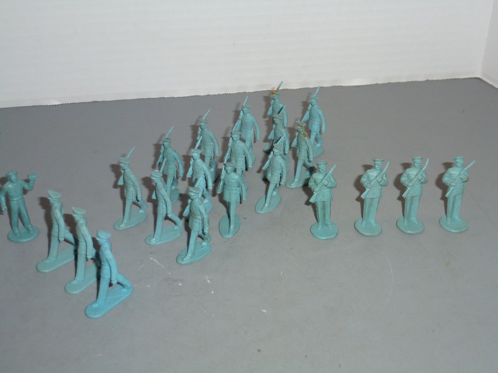 MARX 40mm PLAYSET MARINES 28 COUNT