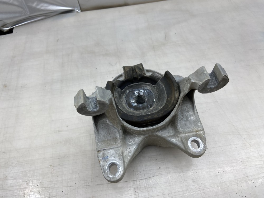 14-21 RAM PROMASTER VAN-AUTOMATIC TRANSMISSION MOUNT BRACKET OEM (68264483AA)