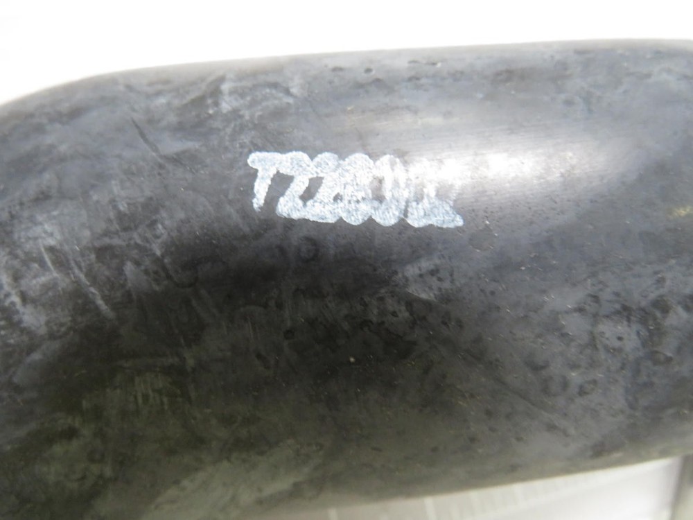 7228302 HOSE AIR INTAKE KT207