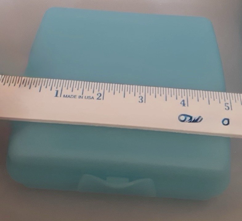 Tupperware Sandwich Keeper Reusable Containers 3 count With Attached Lid