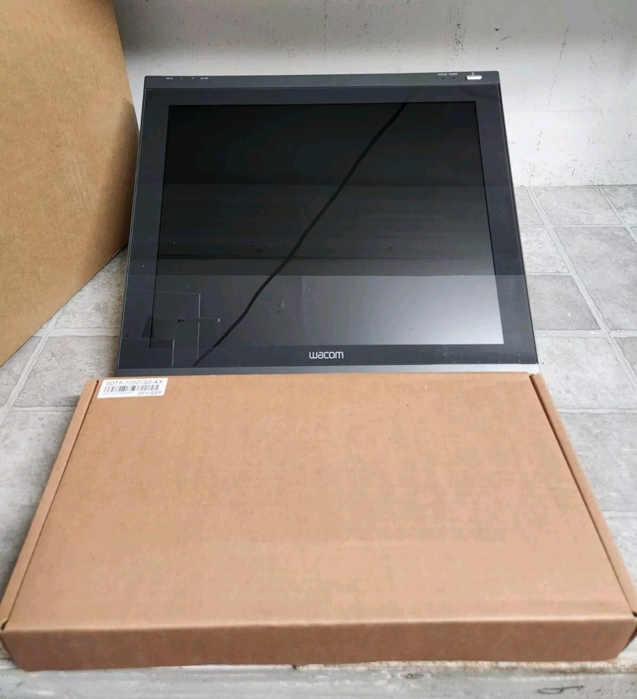 Wacom LCD tablet DTF-720 Interactive Pen Display