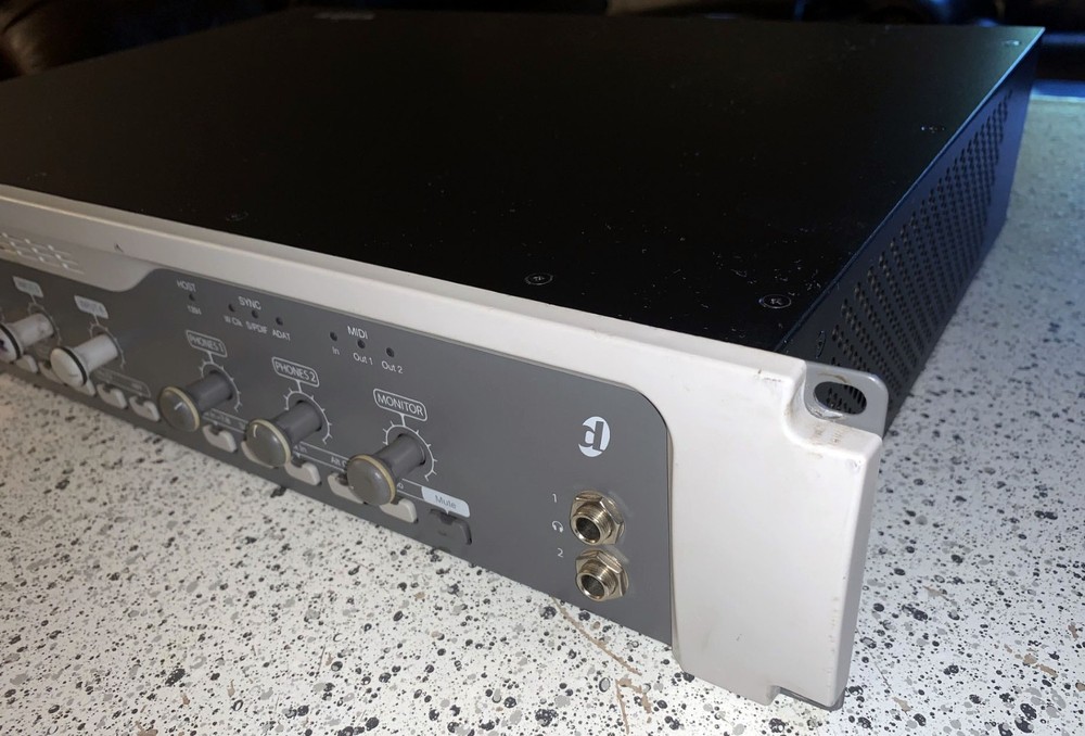 Digidesign 003 Rack / 4 Inputs / MIDI / FireWire Recording Workstation