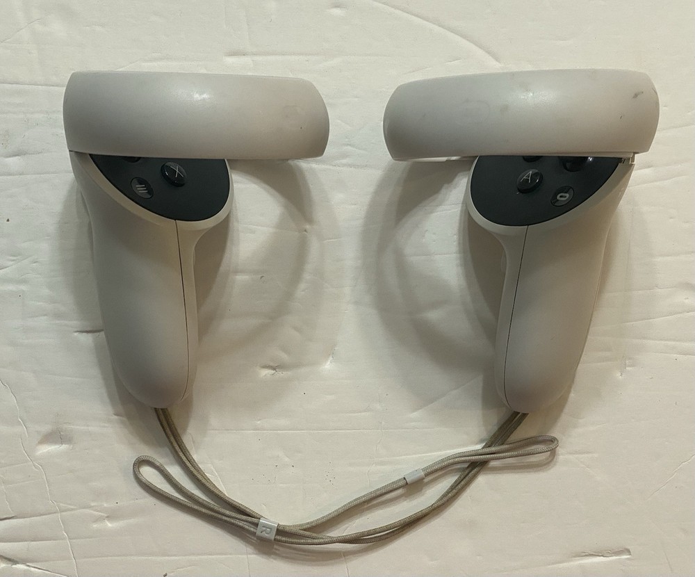 GENUINE Oculus Meta Quest 2 VR Controller Pair (For Parts)