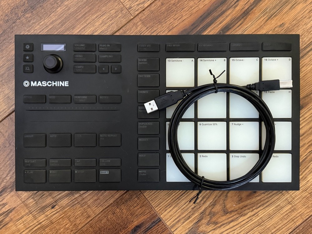 Native Instruments Maschine Mikro MK3 - barely use, excellent condition