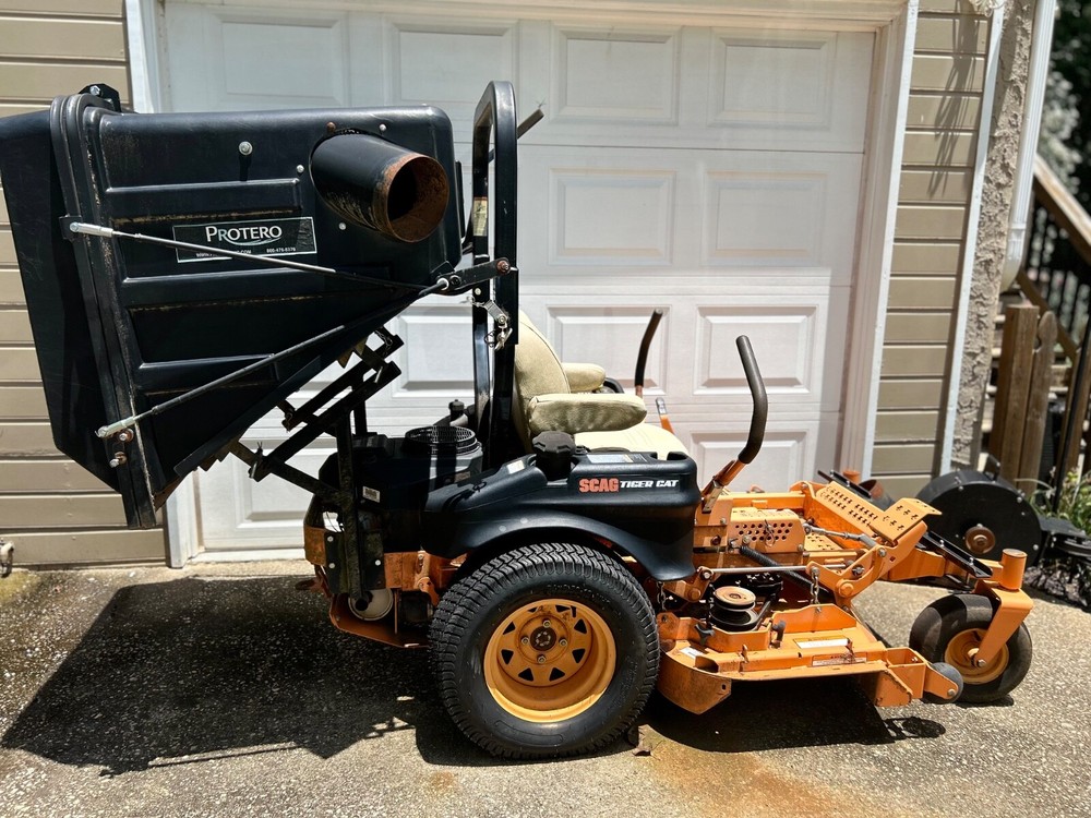 Scagg mower with protera clamshell bagger system. Only 321 hours !