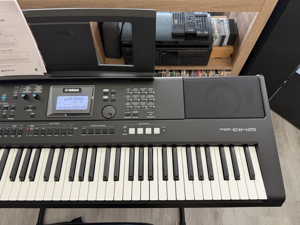 Yamaha PSR-EW425 76-note Touch Sensitive Keys Digital DJ Keyboard Bundle - Mint!