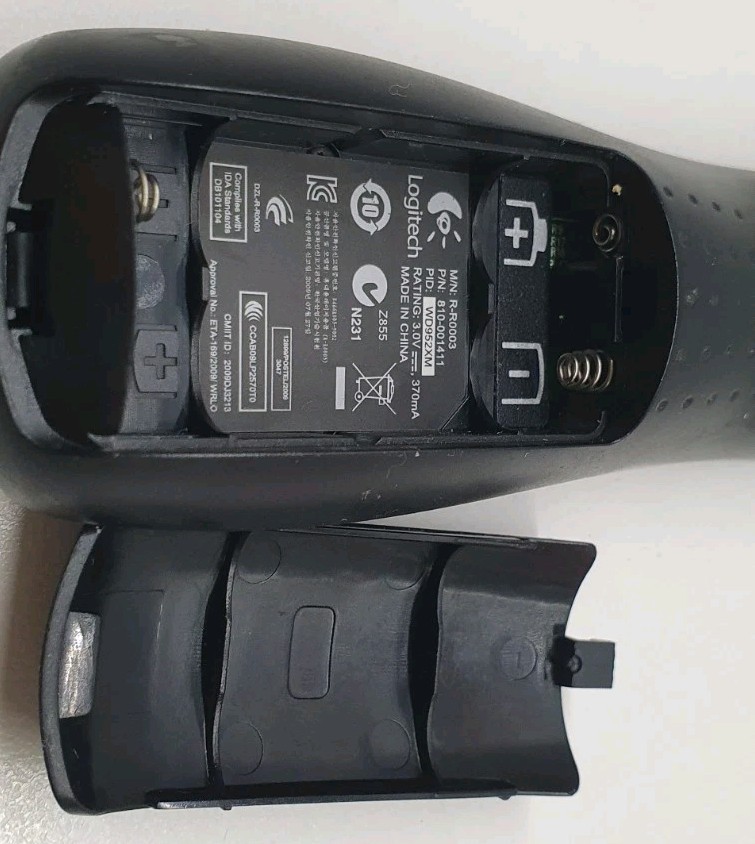 Logitech R-R0003 Presentation Pointer Remote Only Used Works & Cover READ