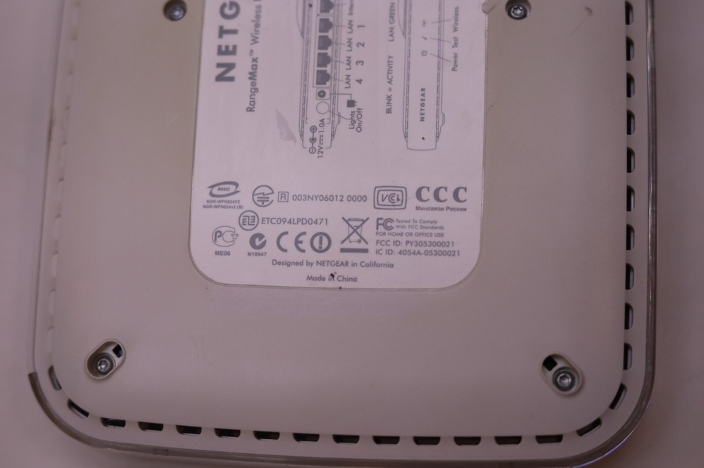 Netgear RangeMax Wireless Router WPN824