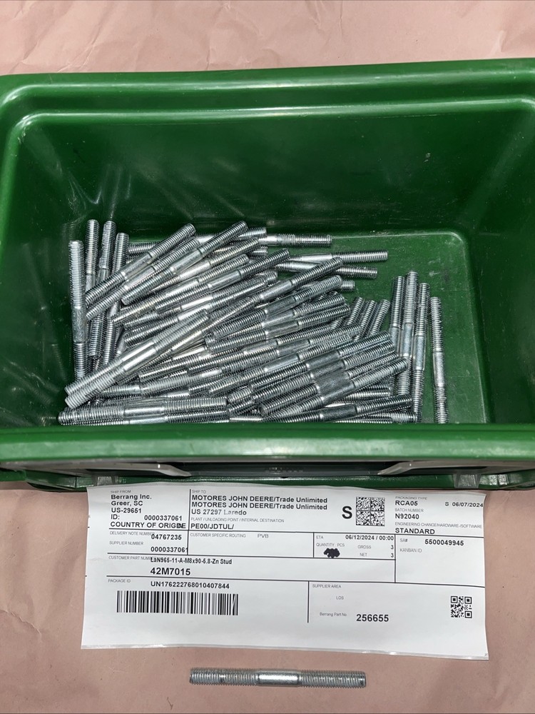 John Deere 42M7015: Stud, M8 X 90
