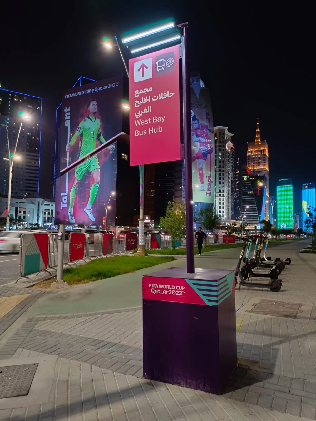 EE820W4F Solar Aluminum All-Night-On Wall Flood Billboard Sign Ad LED Light