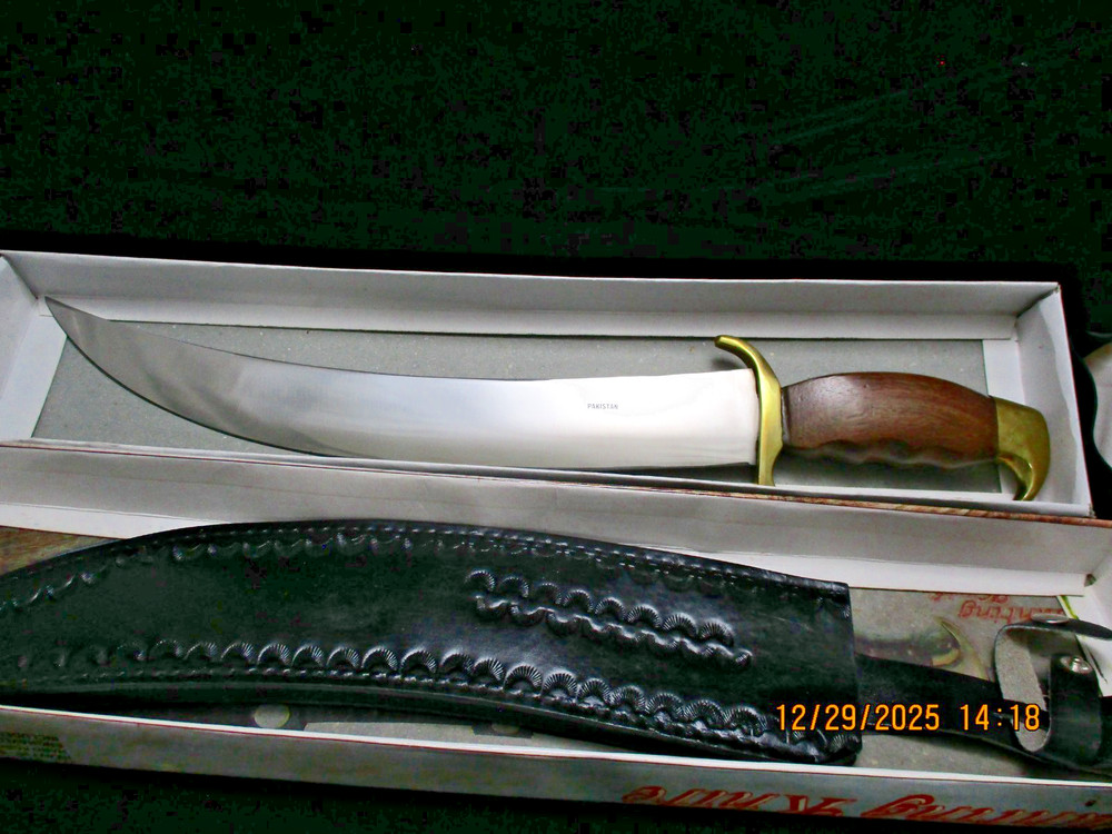 KNIFE, ALI BABA STYLE, GREAT CONVERSATION PIECE/WITH SHEATH