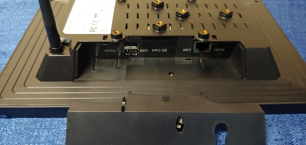 Digital Signboard XDS-1068 Touchscreen